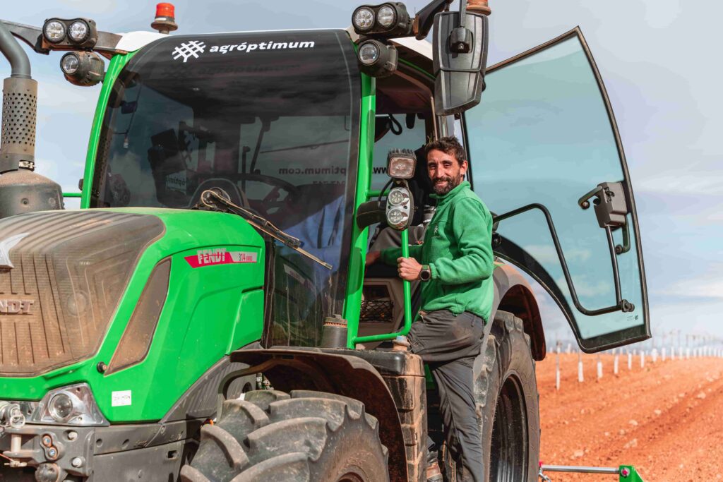 Pistacho ecológico. Desarrollo rural. Pistacho. Agricultor rural. Medio rural.